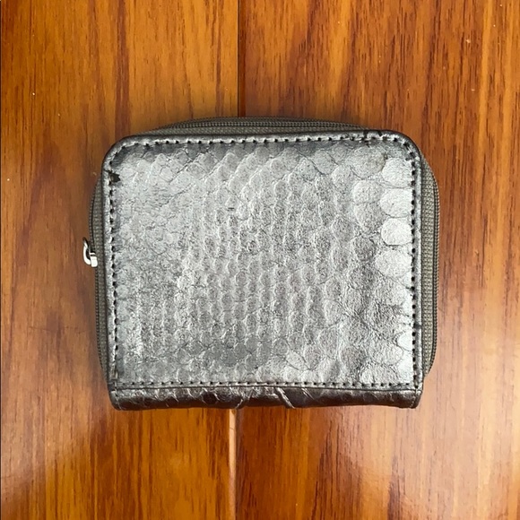 🌿 Guess Foldable Wallet - Picture 2 of 3
